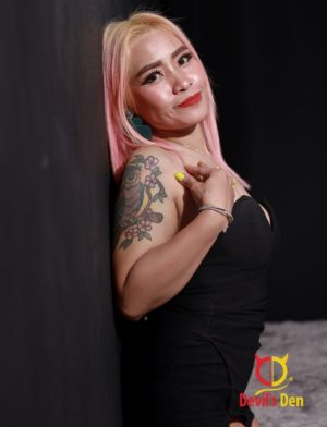 Nikki (Nuru Massage)