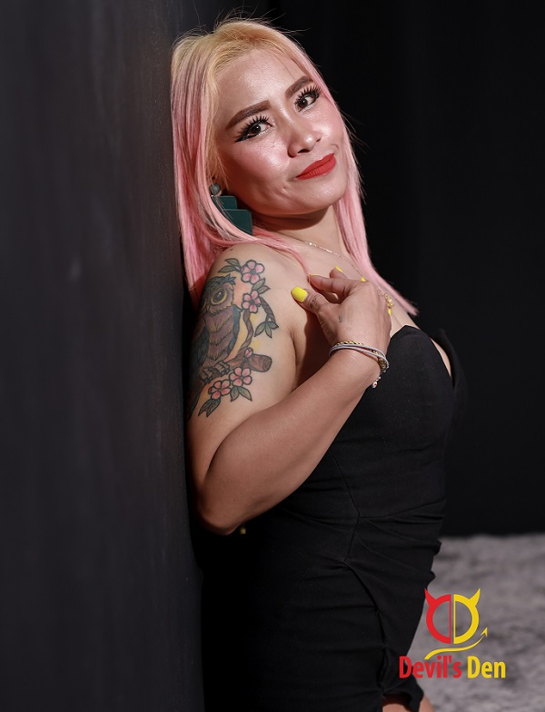 Nikki (Nuru Massage)