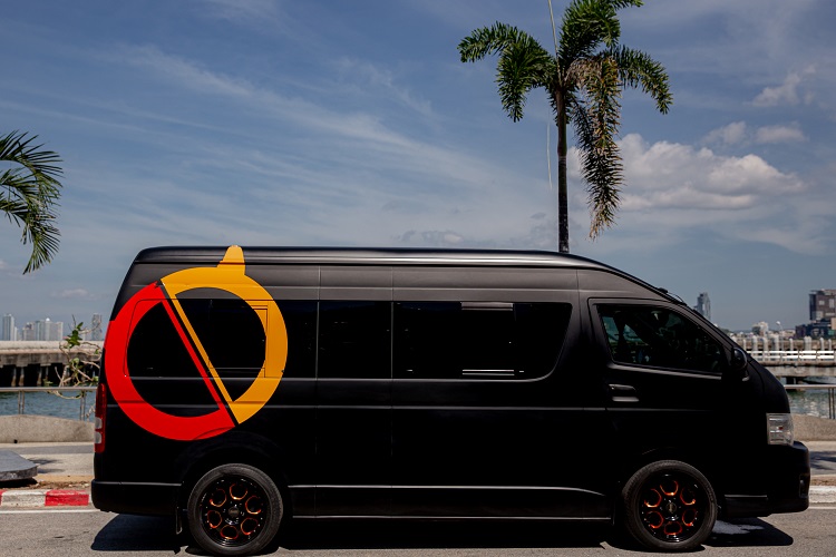 VIP Bus 1 VIP Bus Side - Full Service transportation service