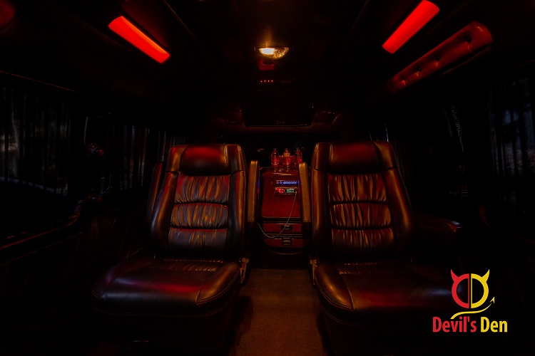 VIP Bus 7 VIP Bus back to front - Full Service transportation service